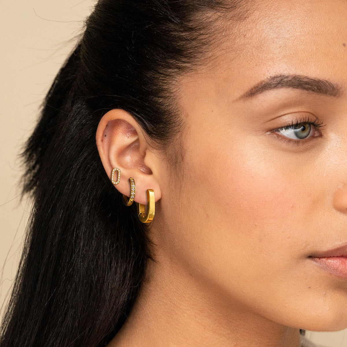 Elegant Circle Örhängen - Tre Par i Rostfritt Stål med Glittrande Rhinestones