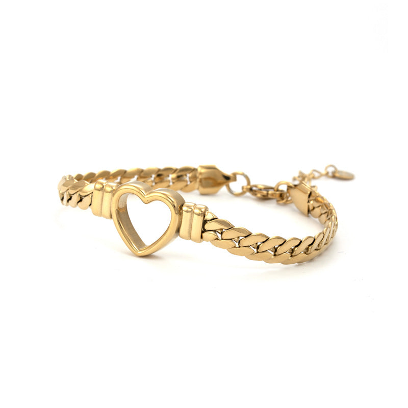 Hjärthålmönstrat Titan Armband
