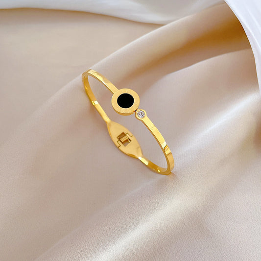 Retro Chic Armband i Titanstål – Design i Guld eller Silver
