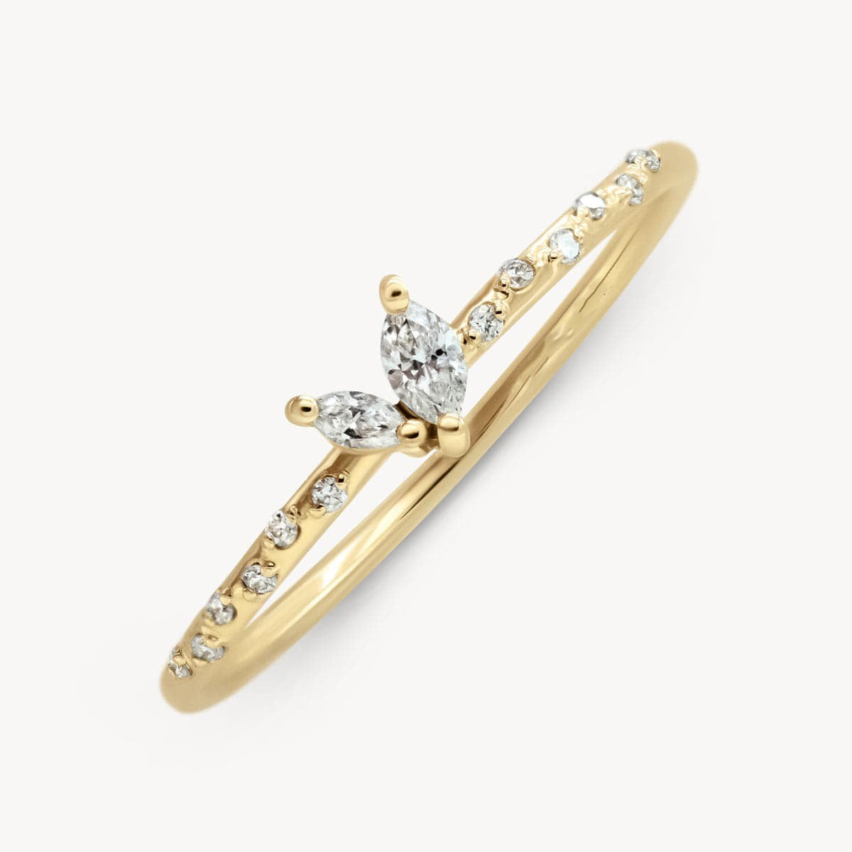 Europeiskt Zircon Ring För en Klassisk Look