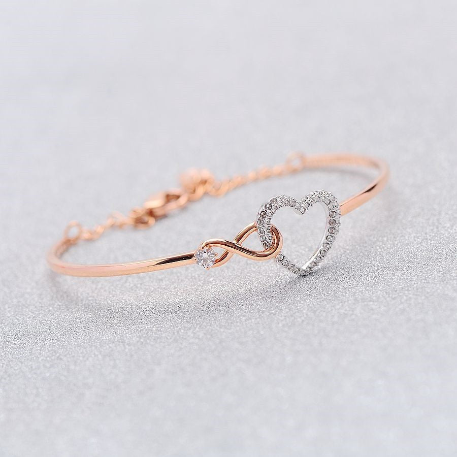 Roséguld Infinity Armband en touch av glamour