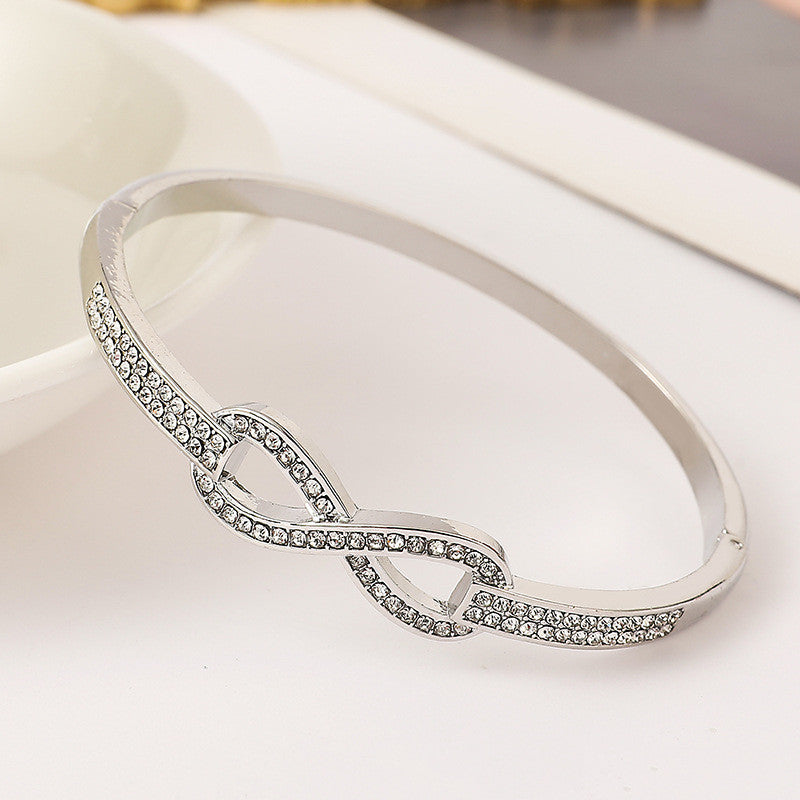 Luxury Infinity Armband För en Förhöjd Elegans