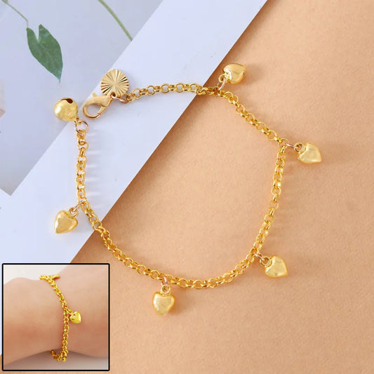 Hjärtberlock Armband i Guld – Stilren Design för Kvinnor